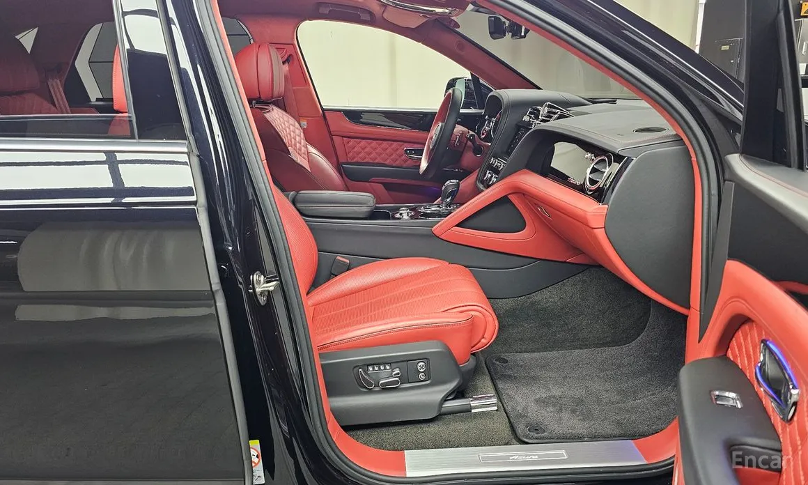 Фото 11 - Bentley Bentayga