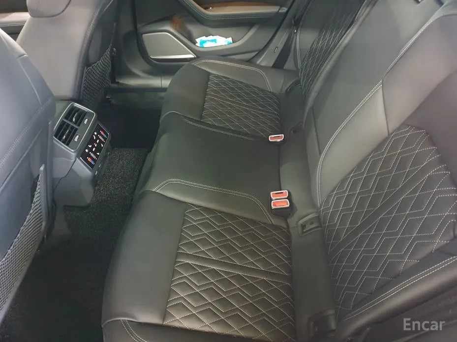 Фото 18 - Audi S7