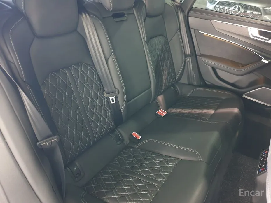 Фото 19 - Audi S7