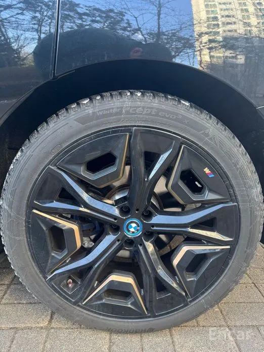 Фото 15 - BMW iX