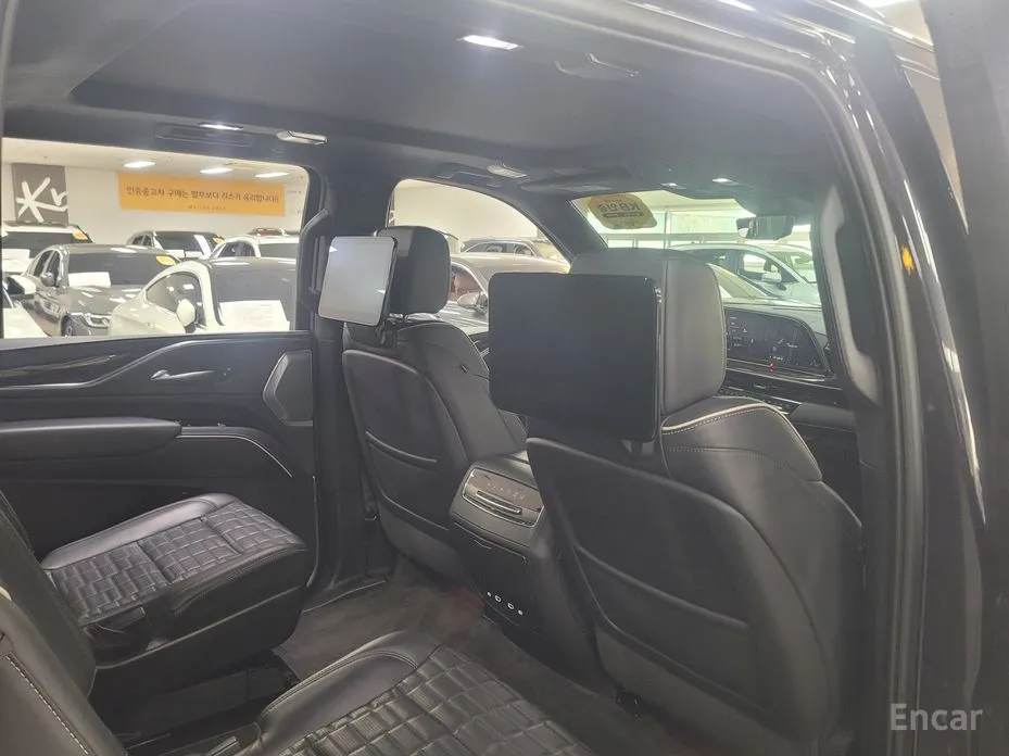 Фото 17 - Cadillac Escalade