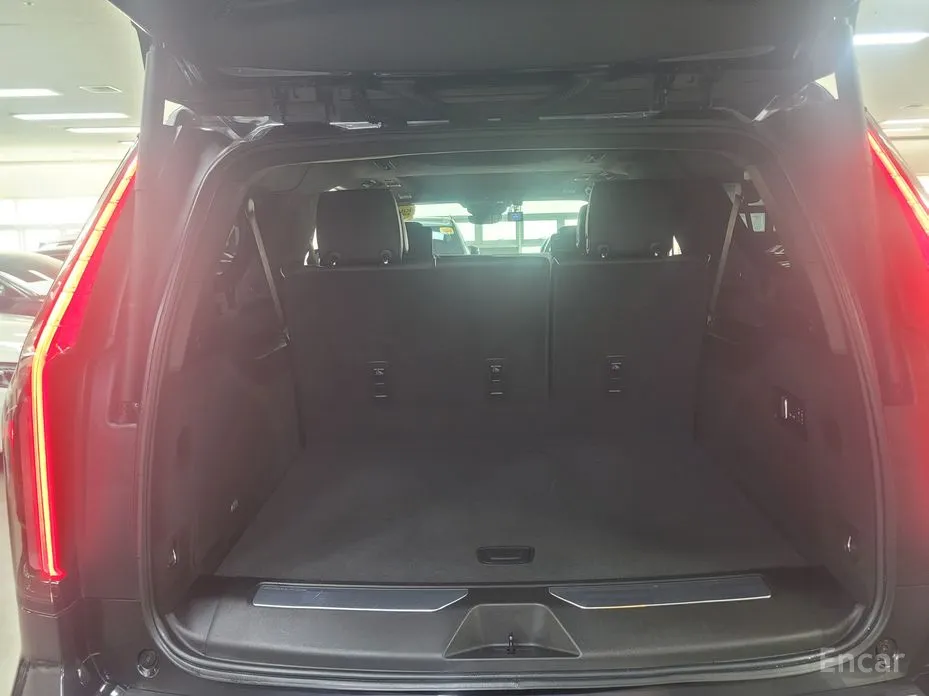 Фото 18 - Cadillac Escalade