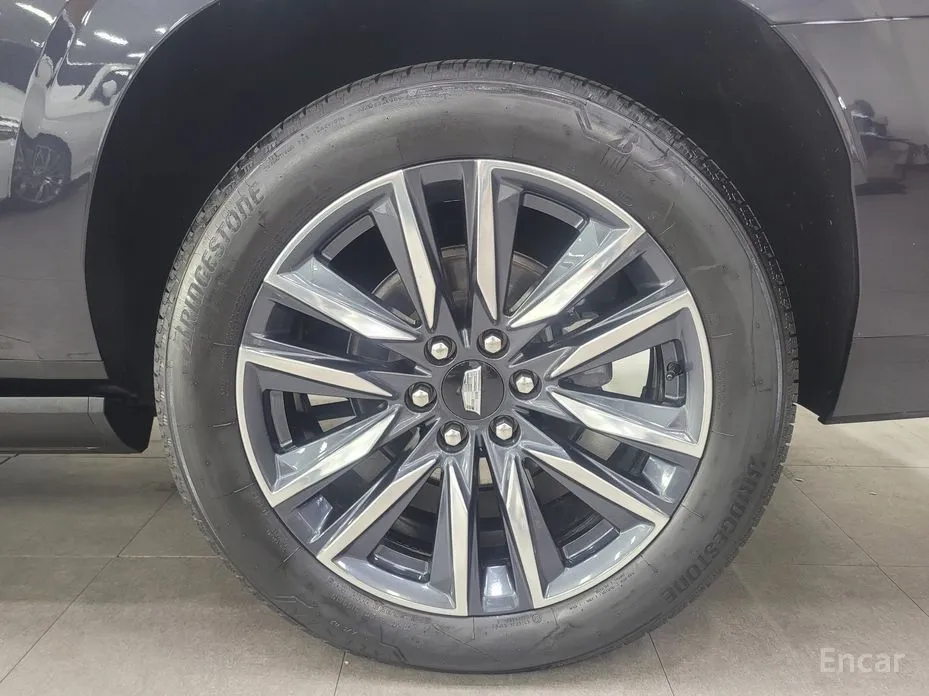 Фото 19 - Cadillac Escalade