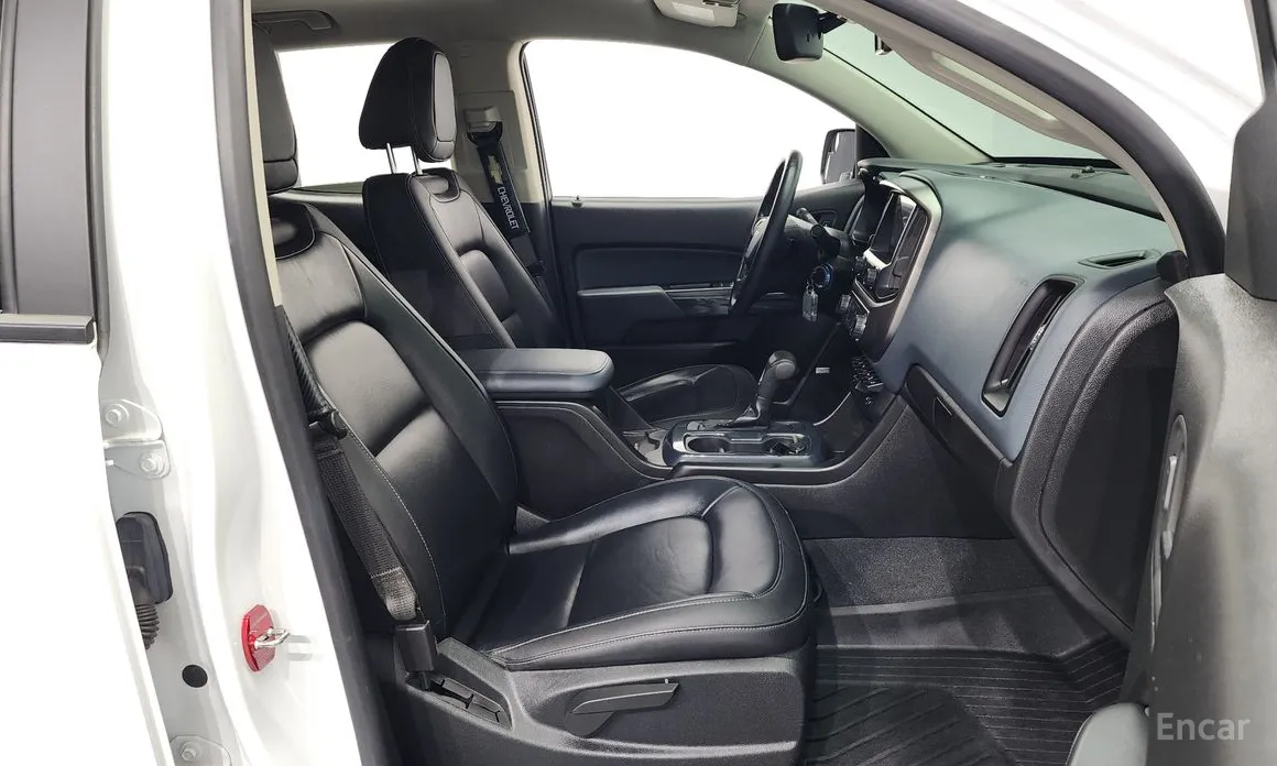 Photo 11 - Chevrolet Colorado