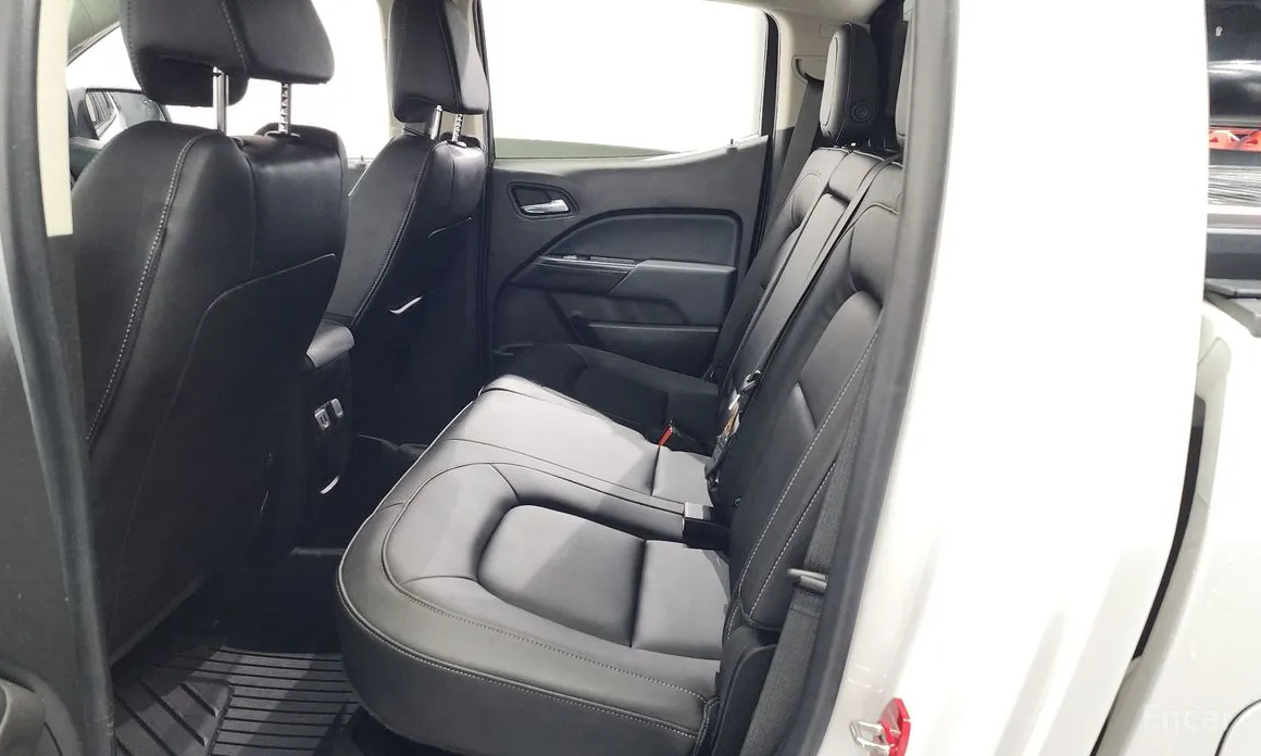 Photo 12 - Chevrolet Colorado