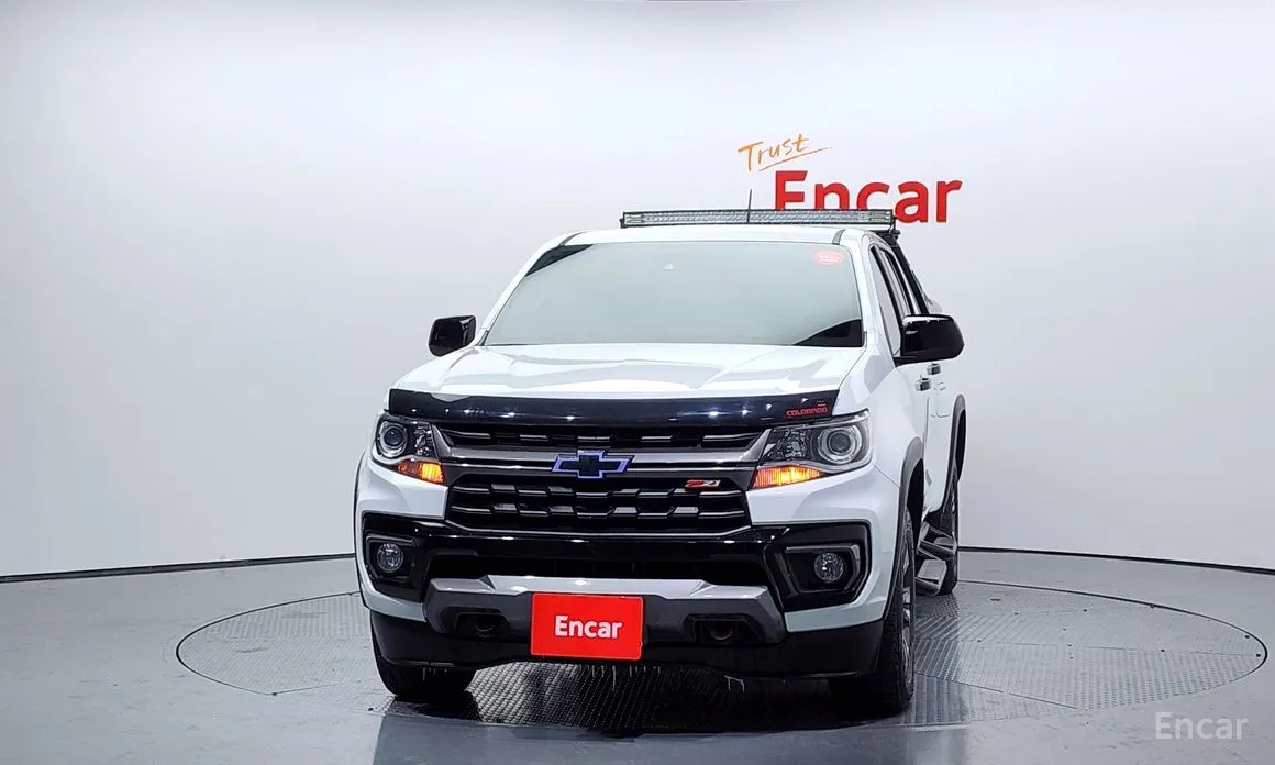 Photo 3 - Chevrolet Colorado