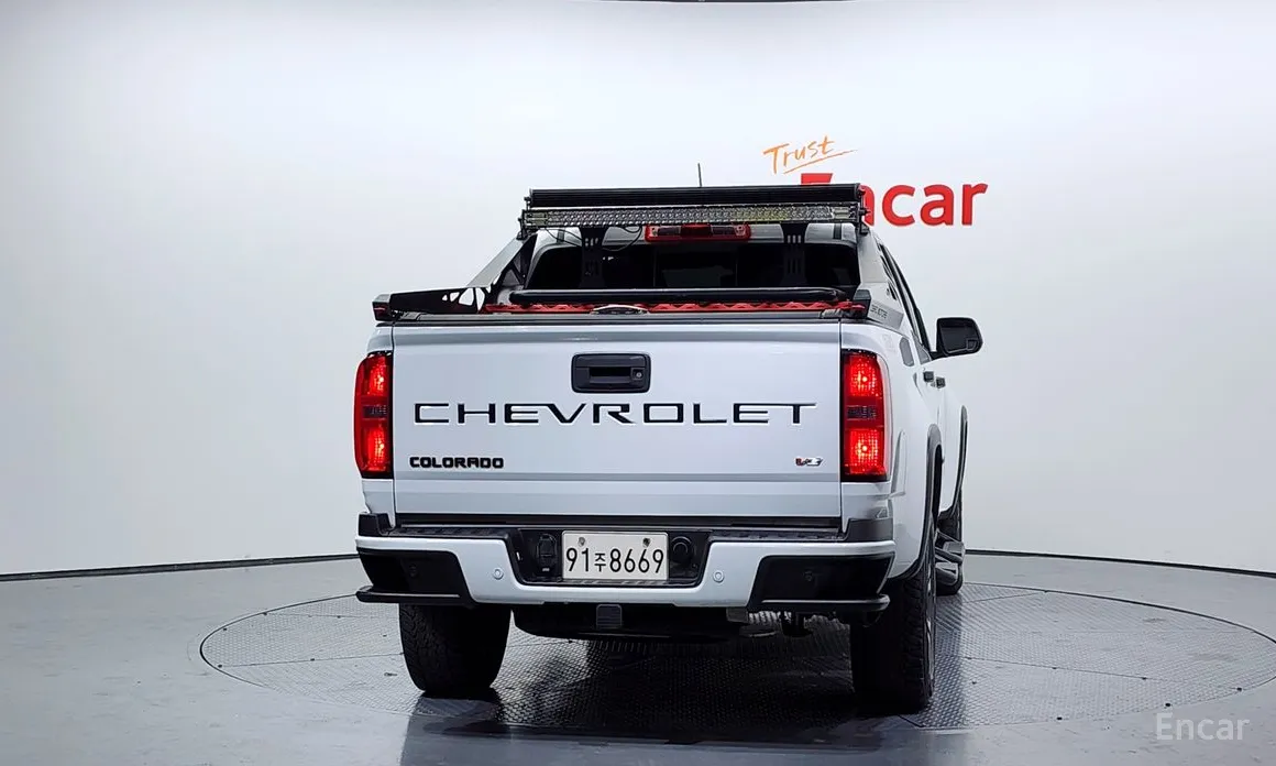 Photo 4 - Chevrolet Colorado