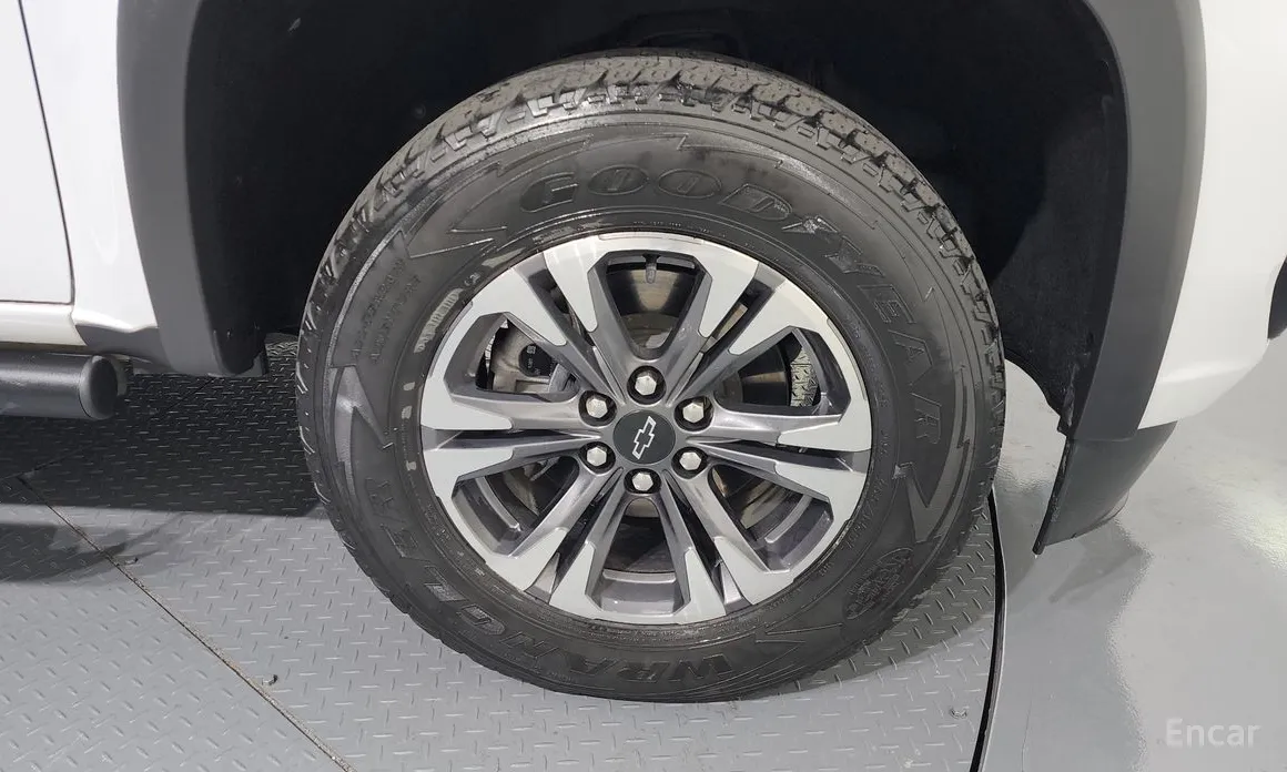 Photo 5 - Chevrolet Colorado