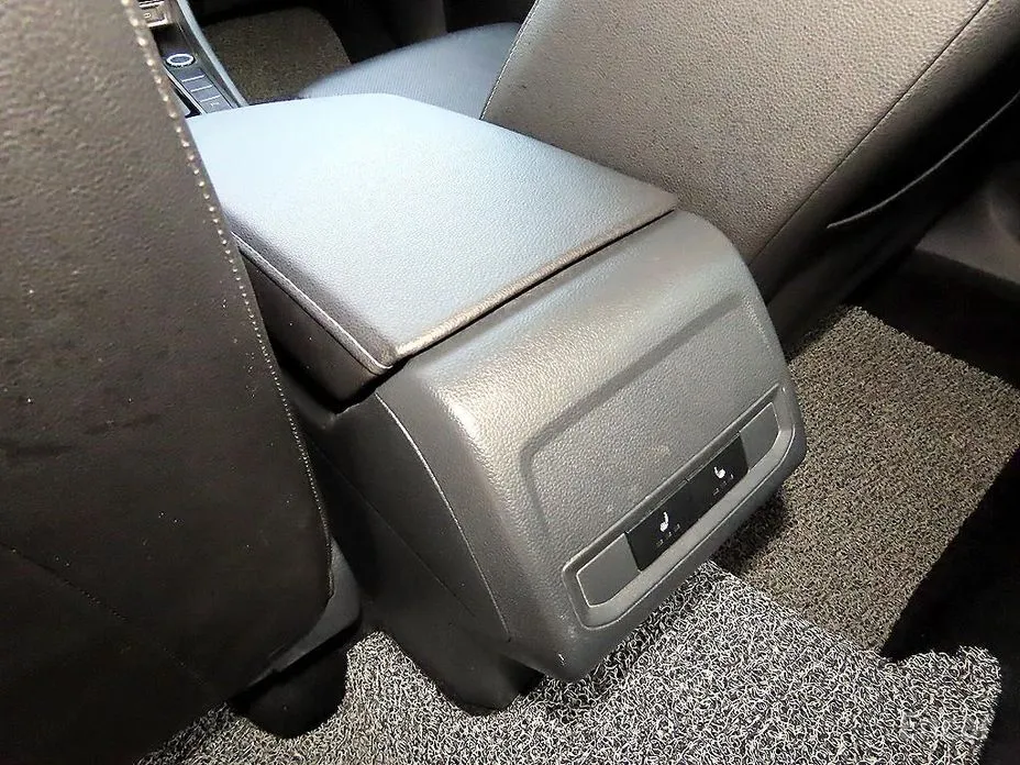 Фото 19 - Volkswagen Jetta