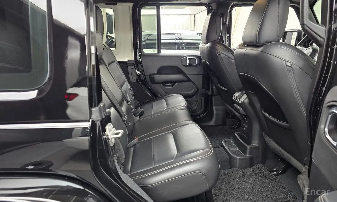 Фото 12 - Jeep Wrangler