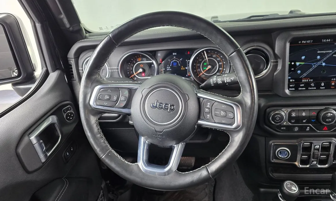 Фото 13 - Jeep Wrangler