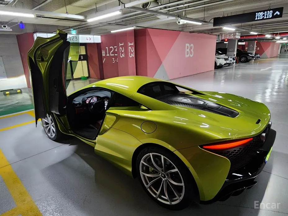 Фото 2 - McLaren Artura