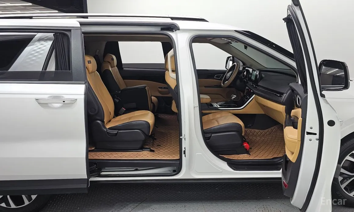 Фото 12 - Kia Carnival