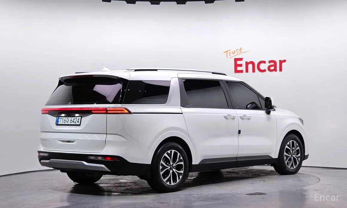 Фото 2 - Kia Carnival