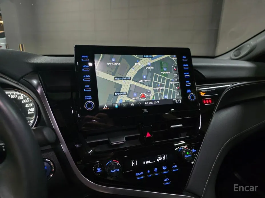 Фото 14 - Toyota Camry