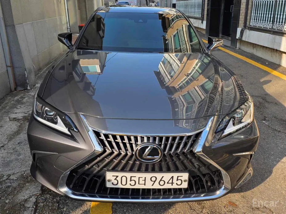 Фото 1 - Lexus ES