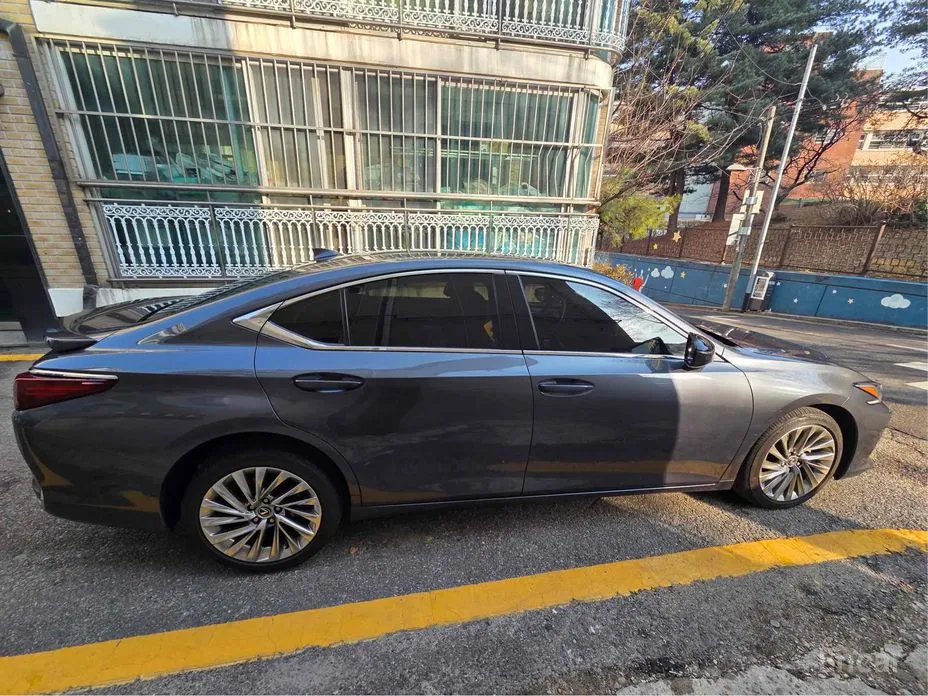 Фото 3 - Lexus ES