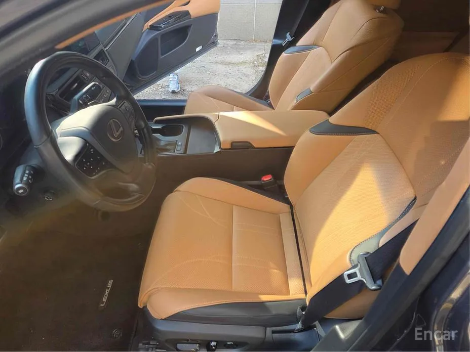 Фото 8 - Lexus ES