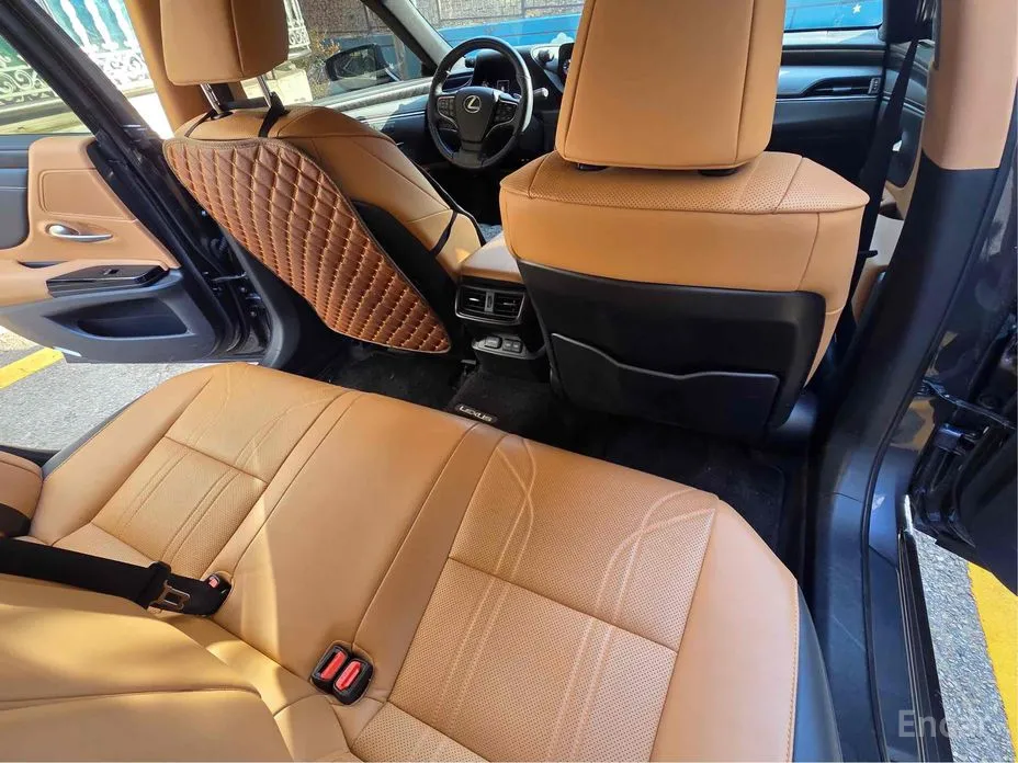 Фото 9 - Lexus ES