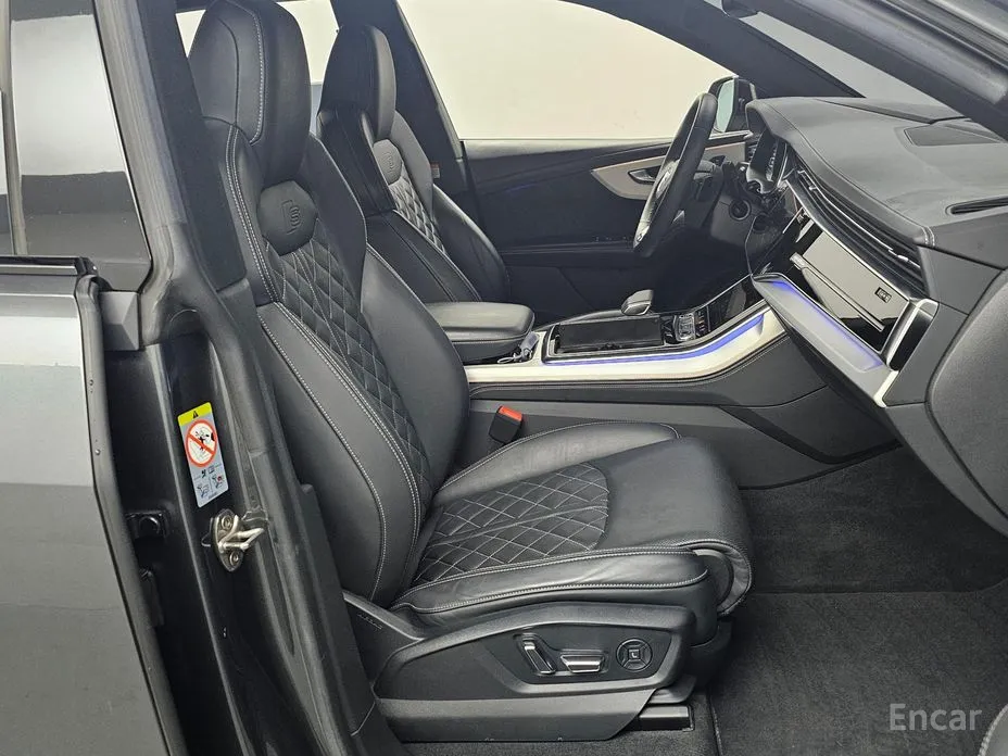 Фото 10 - Audi Q8