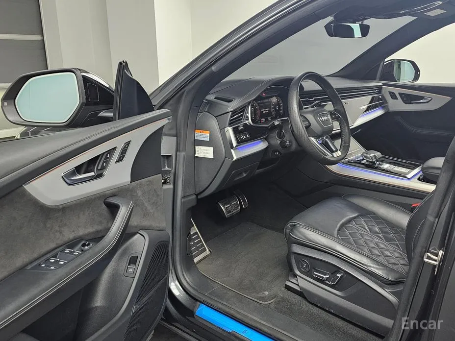 Фото 11 - Audi Q8