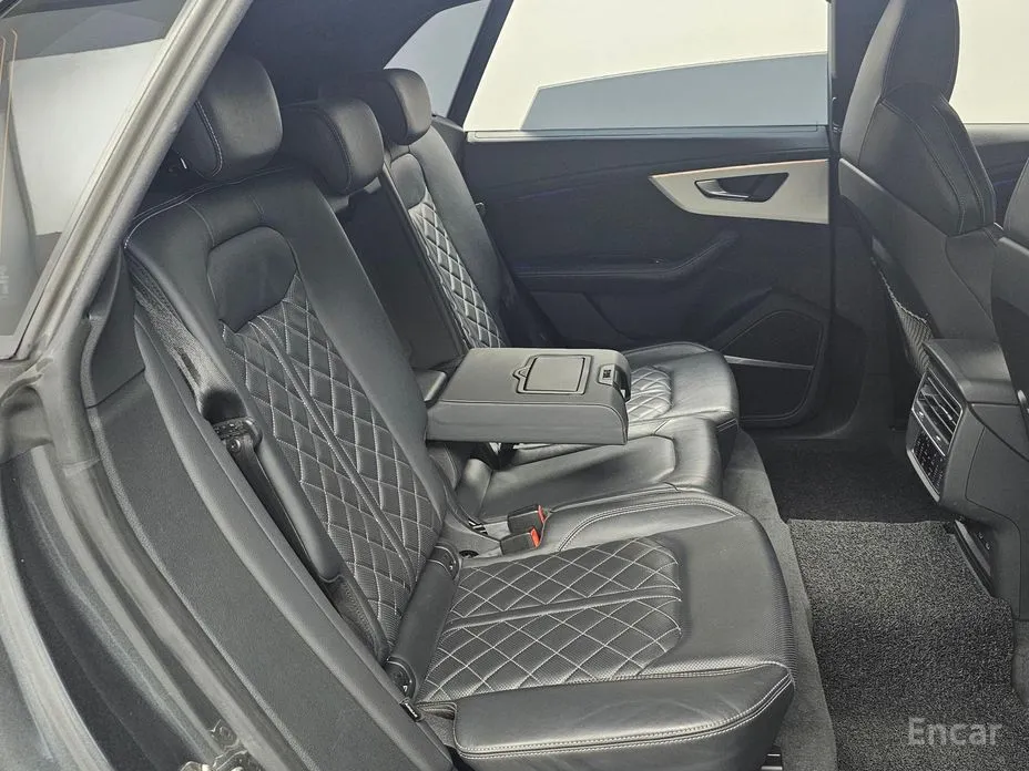 Фото 12 - Audi Q8