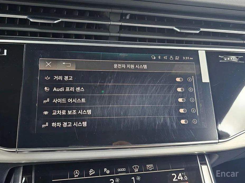 Фото 17 - Audi Q8