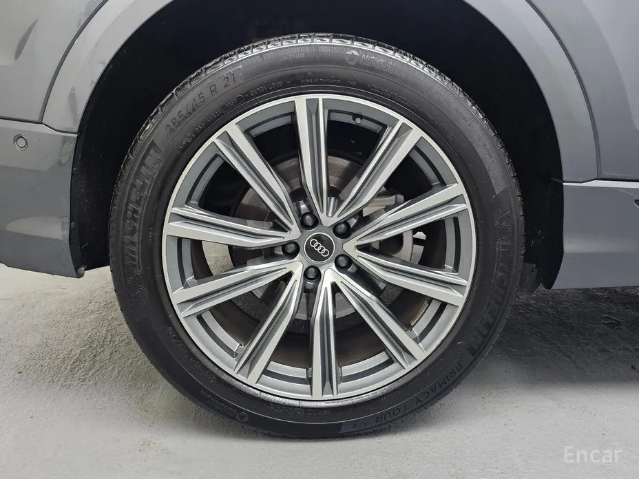 Фото 5 - Audi Q8