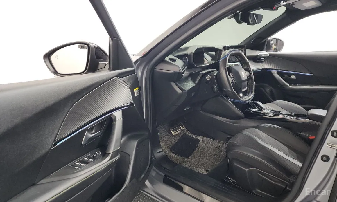 Фото 10 - Peugeot 2008