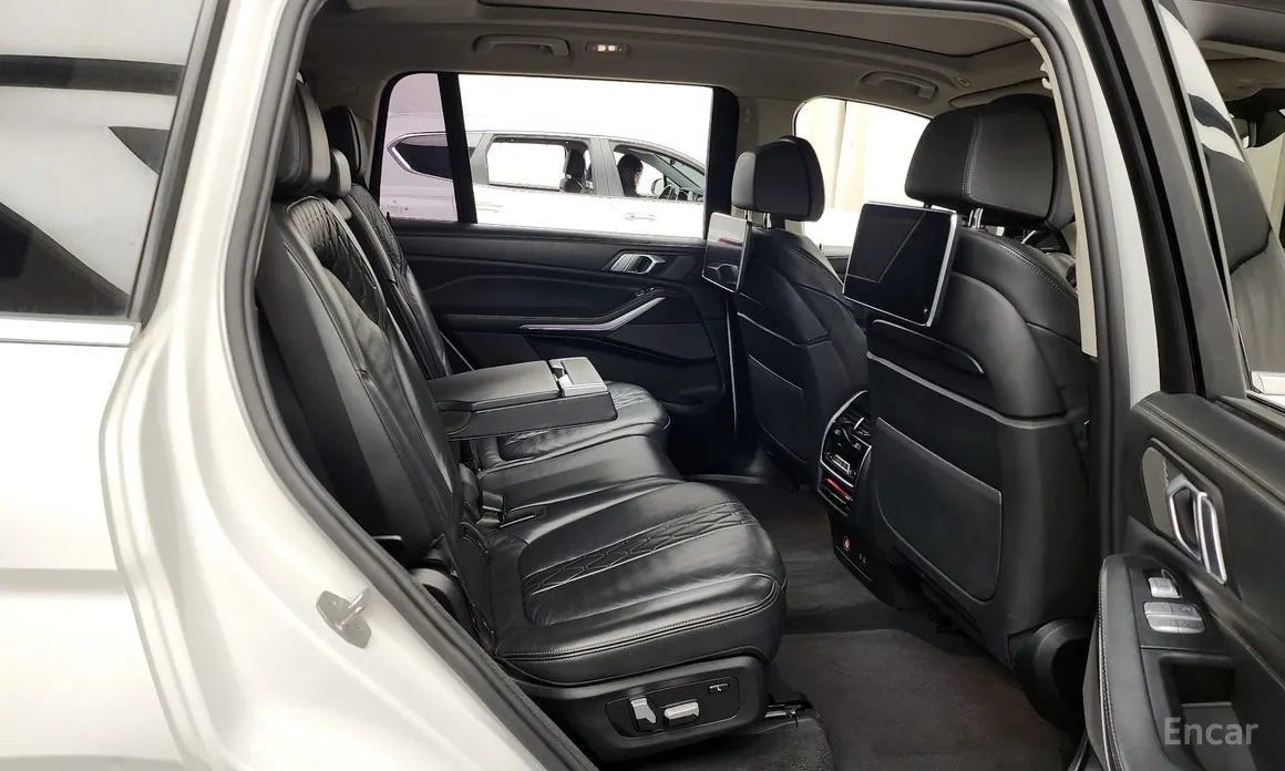 Фото 12 - BMW X7