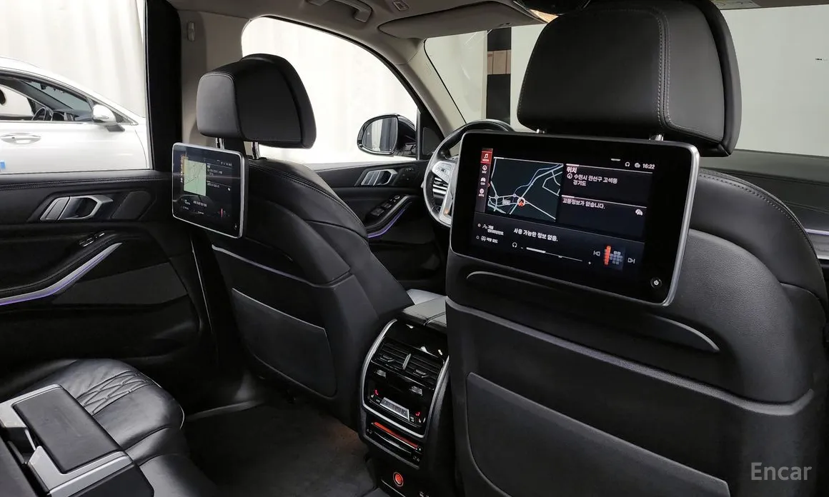 Фото 19 - BMW X7