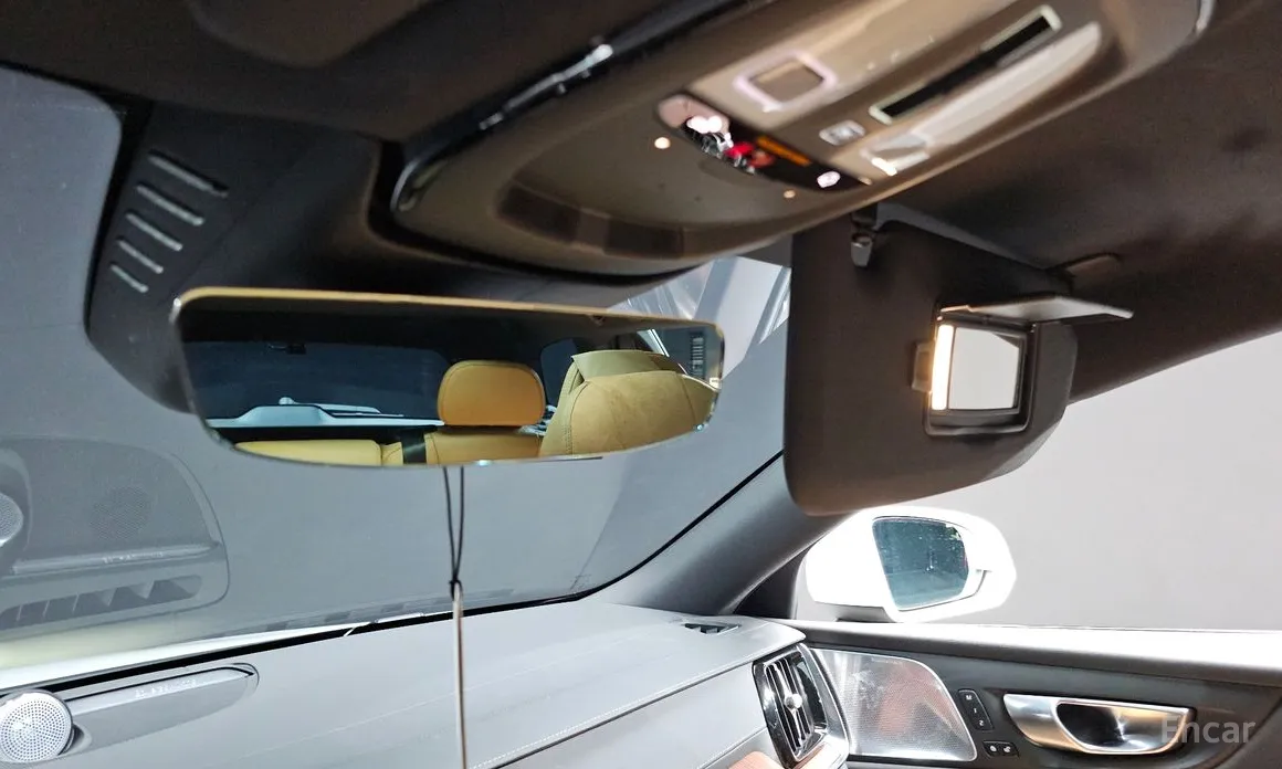 Фото 18 - Volvo V60