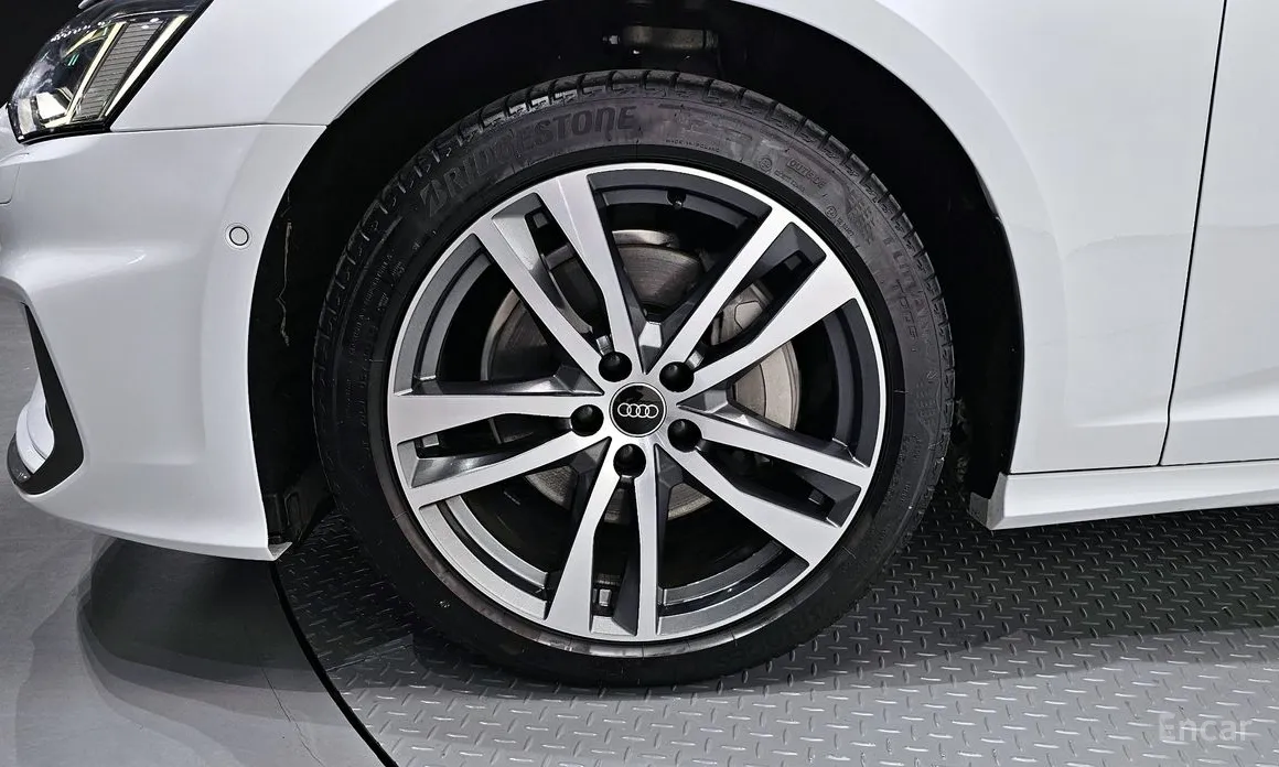 Фото 5 - Audi A6