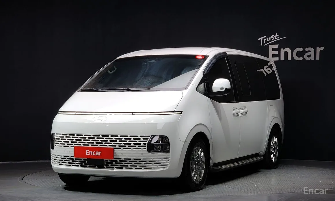 Фото 1 - Hyundai Staria