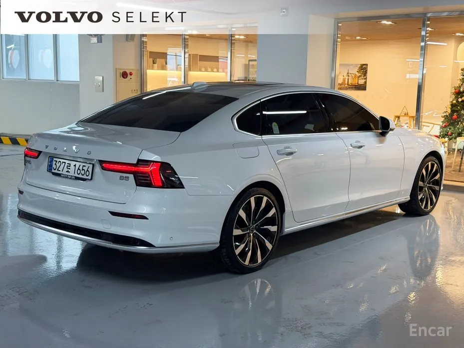 Фото 2 - Volvo S90