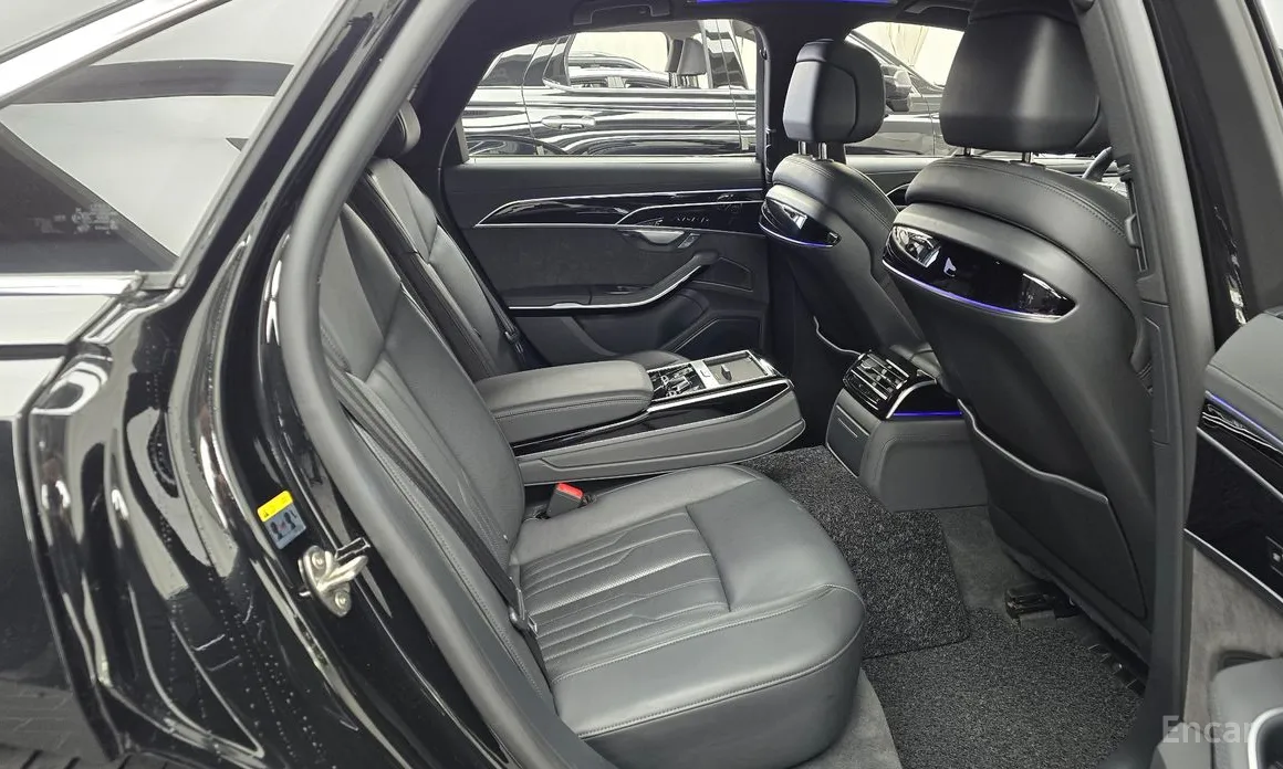 Фото 12 - Audi A8