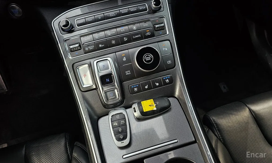 Фото 9 - Hyundai Santa Fe