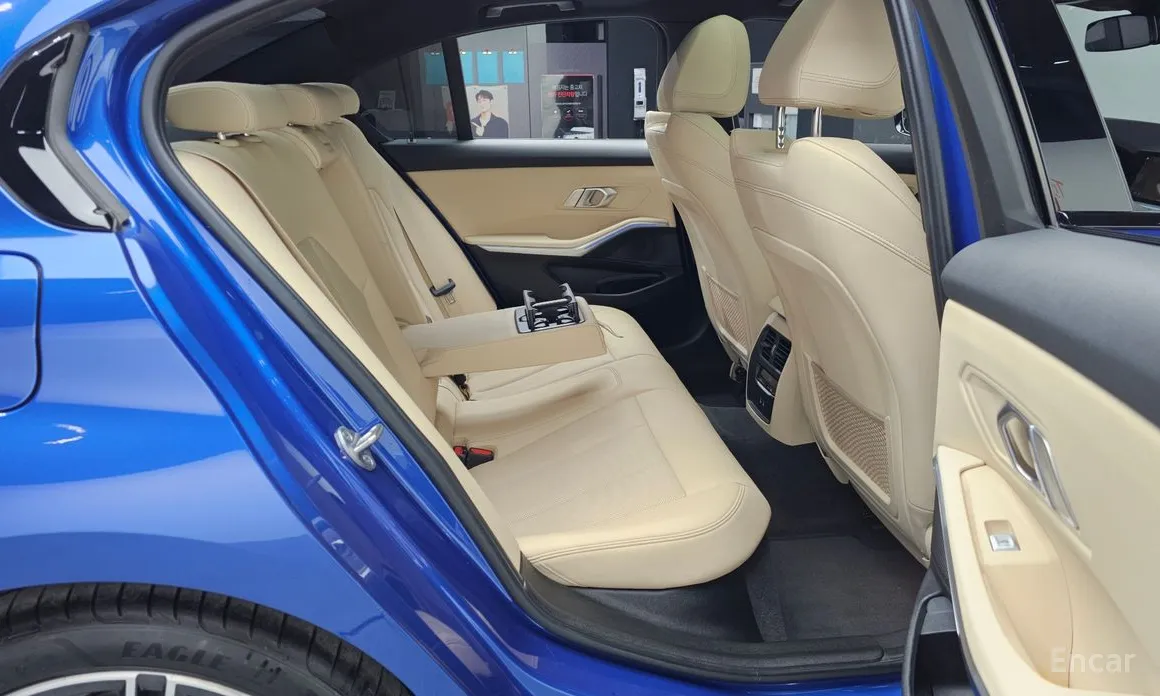 Photo 12 - BMW 3 Series