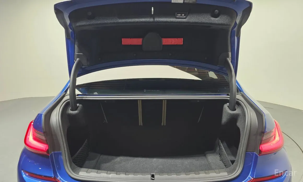 Photo 20 - BMW 3 Series