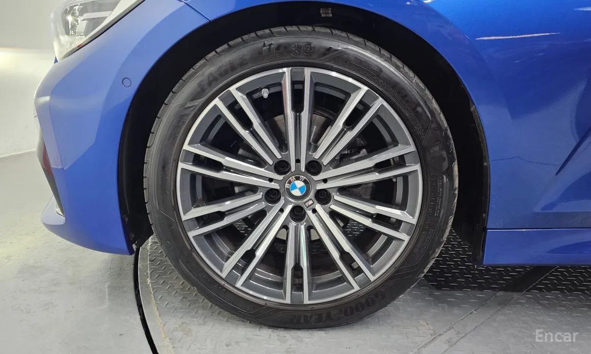 Photo 5 - BMW 3 Series