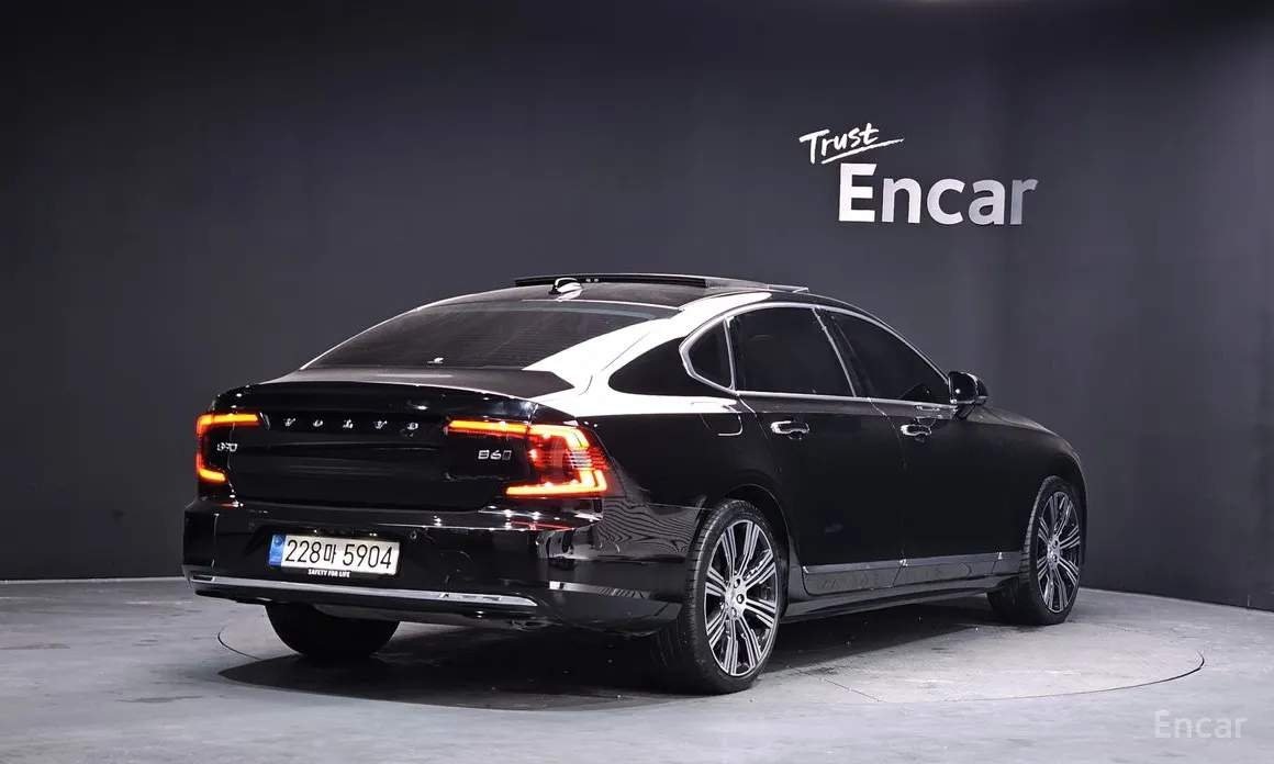 Фото 2 - Volvo S90