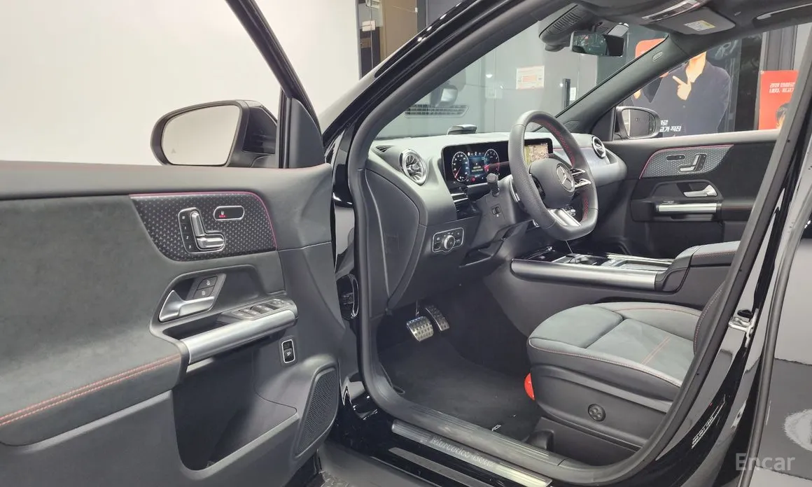 Фото 10 - Mercedes-Benz GLA-Class