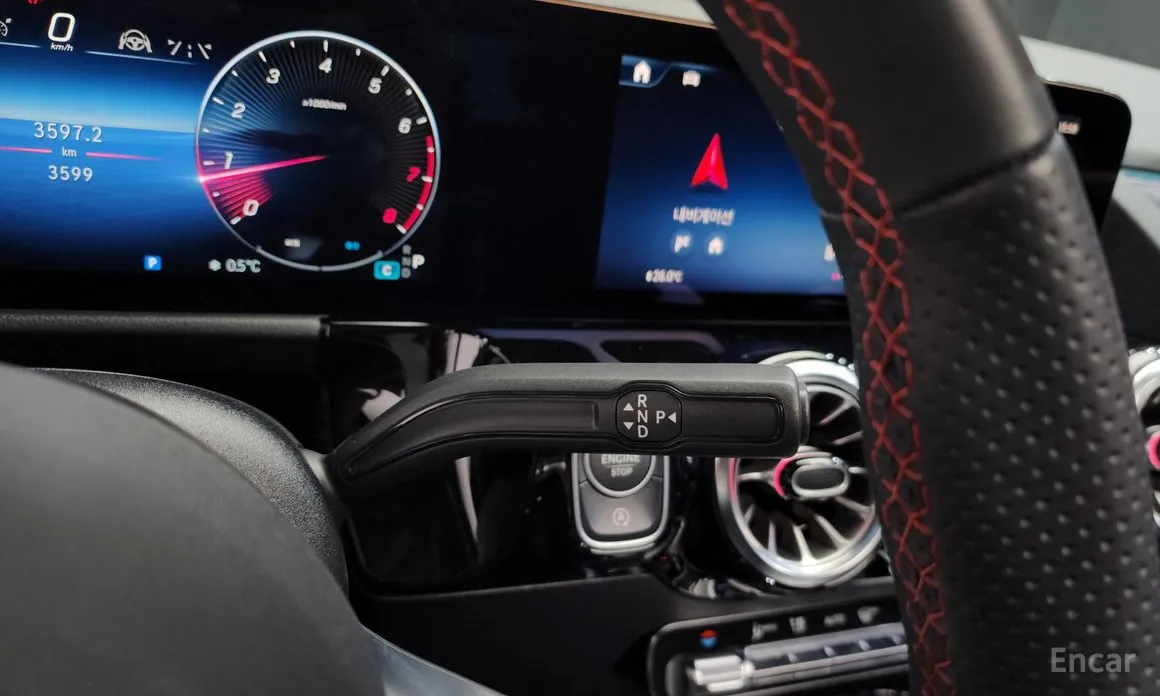 Фото 9 - Mercedes-Benz GLA-Class