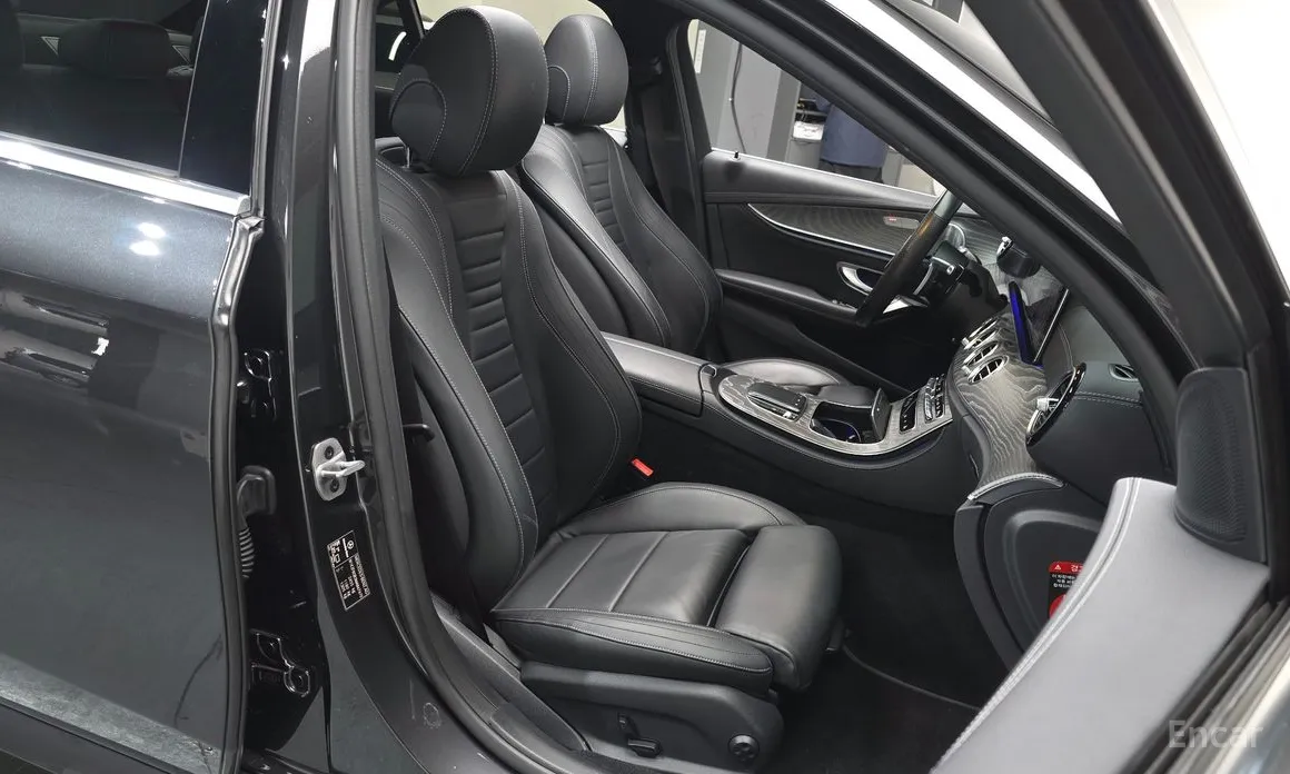 Фото 10 - Mercedes-Benz E-Class