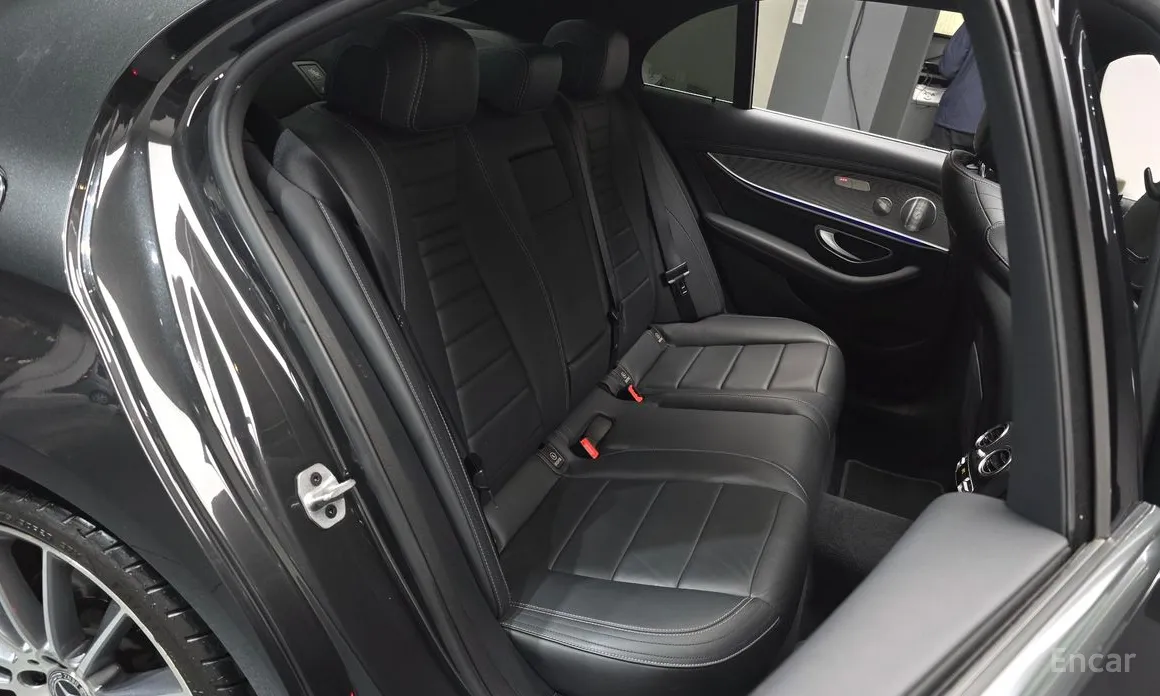 Фото 12 - Mercedes-Benz E-Class