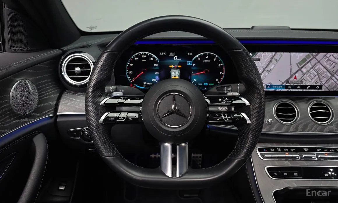 Фото 13 - Mercedes-Benz E-Class