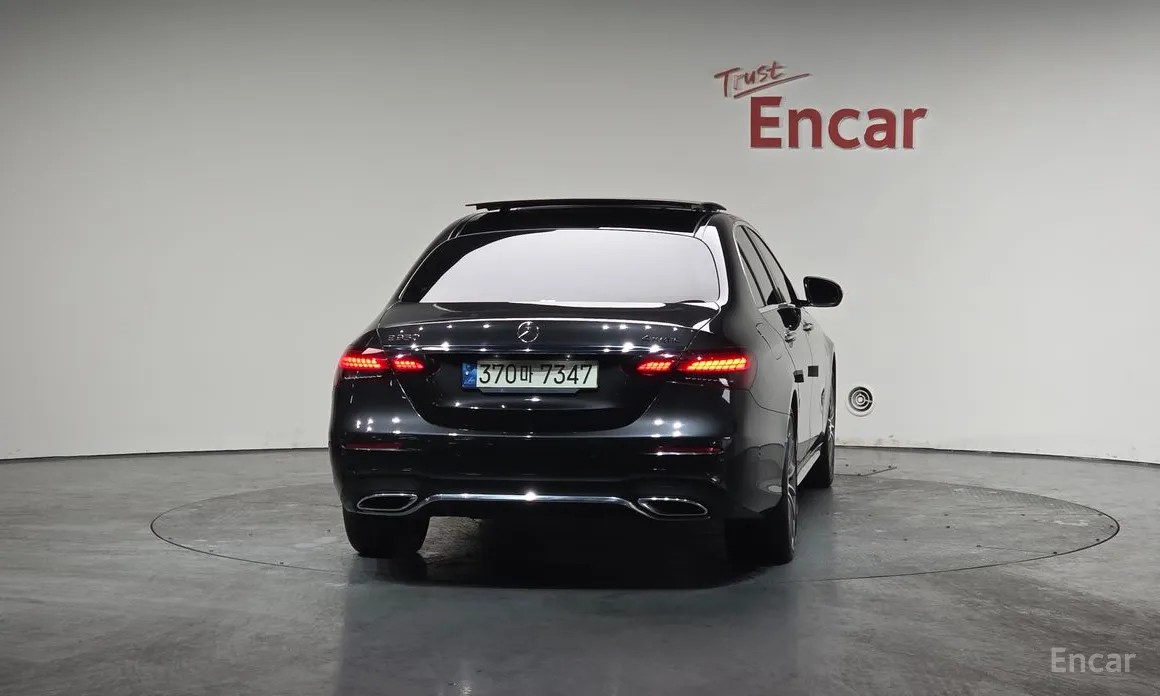 Фото 4 - Mercedes-Benz E-Class