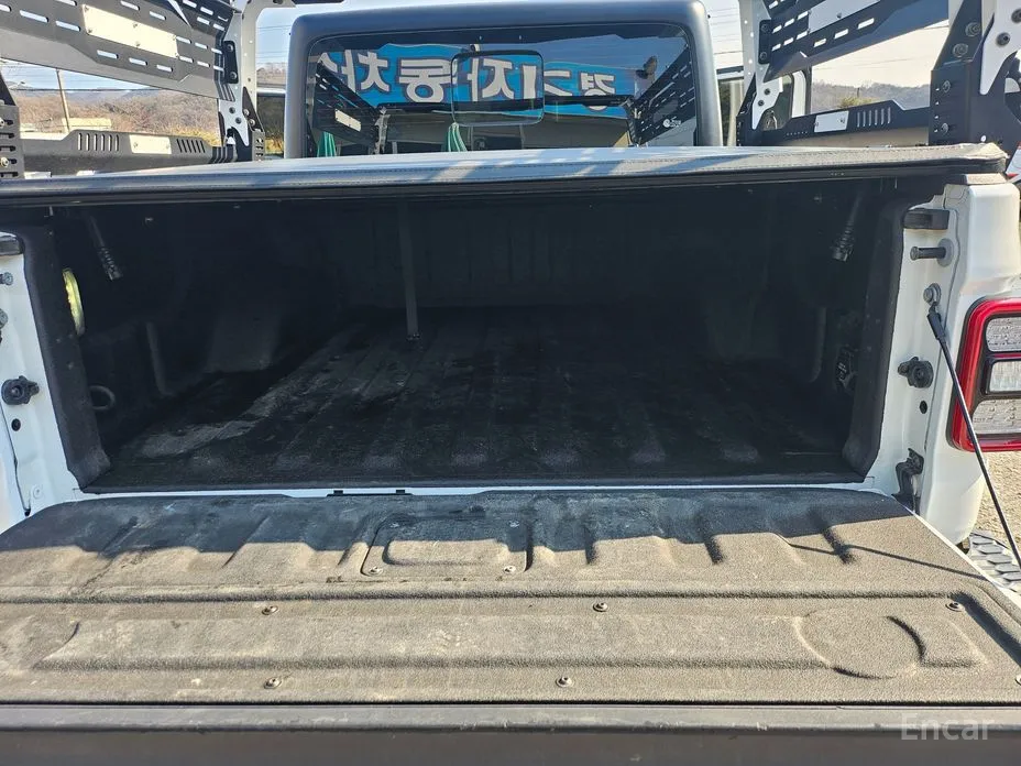 Фото 18 - Jeep Gladiator