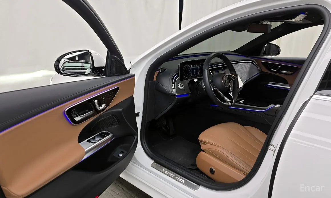 Photo 10 - Mercedes-Benz E-Class