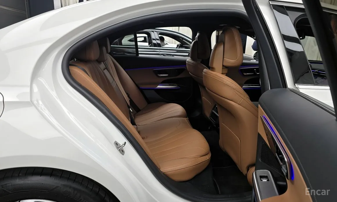 Photo 12 - Mercedes-Benz E-Class